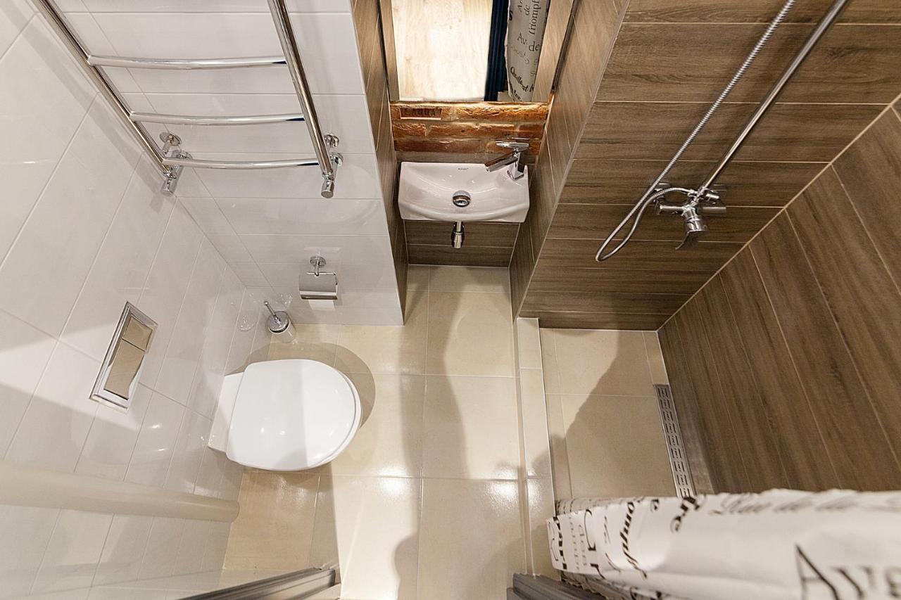 Leogrand Three Bedrooms Vip Apartments On Kniazia Romana 12 Lviv Exterior photo
