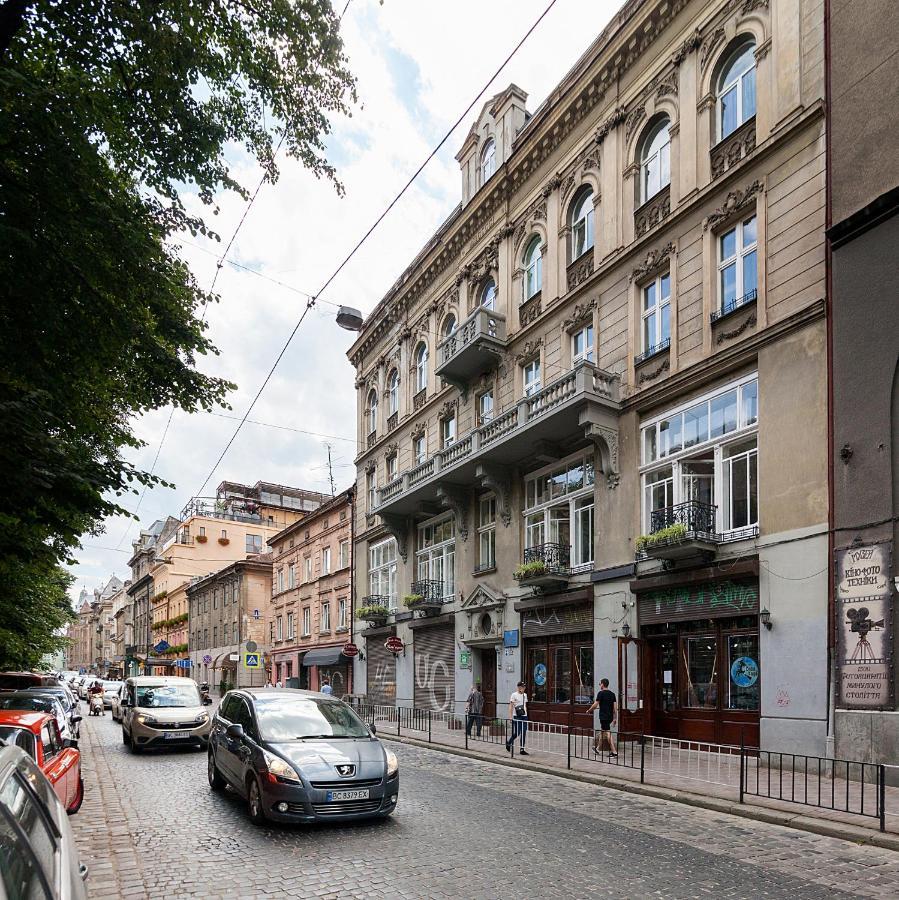 Leogrand Three Bedrooms Vip Apartments On Kniazia Romana 12 Lviv Exterior photo