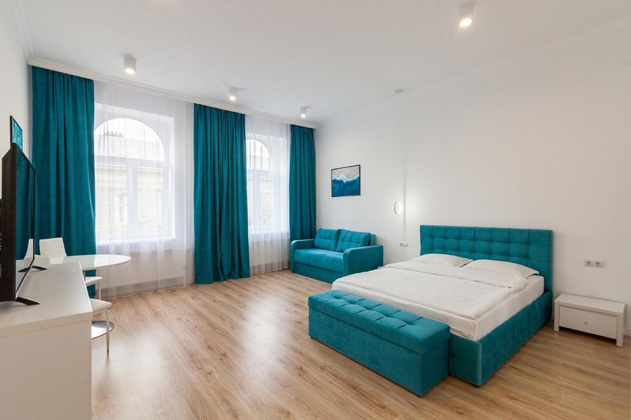 Leogrand Three Bedrooms Vip Apartments On Kniazia Romana 12 Lviv Exterior photo
