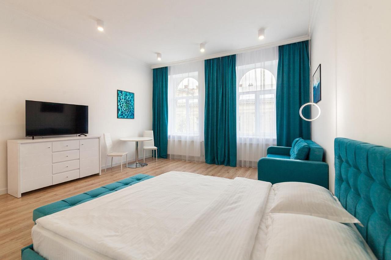 Leogrand Three Bedrooms Vip Apartments On Kniazia Romana 12 Lviv Exterior photo