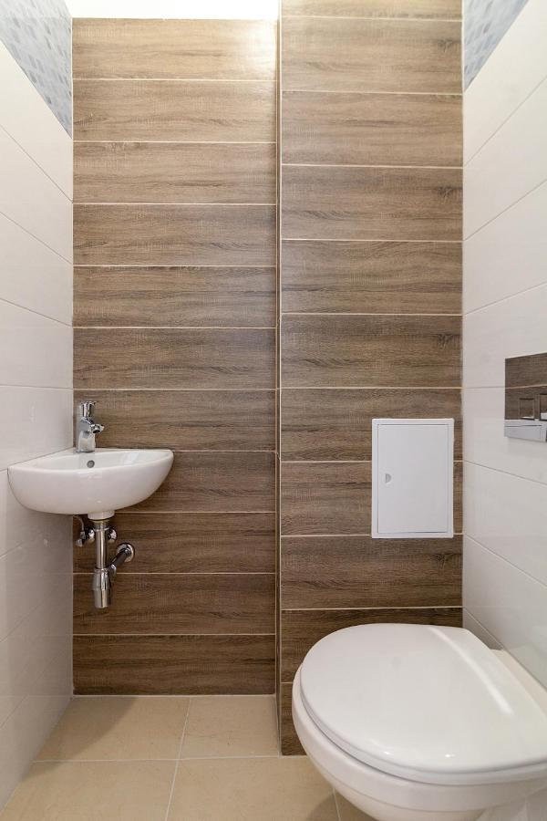 Leogrand Three Bedrooms Vip Apartments On Kniazia Romana 12 Lviv Exterior photo