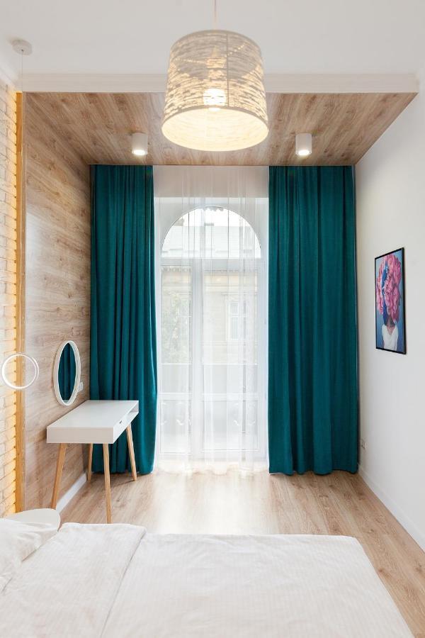 Leogrand Three Bedrooms Vip Apartments On Kniazia Romana 12 Lviv Exterior photo