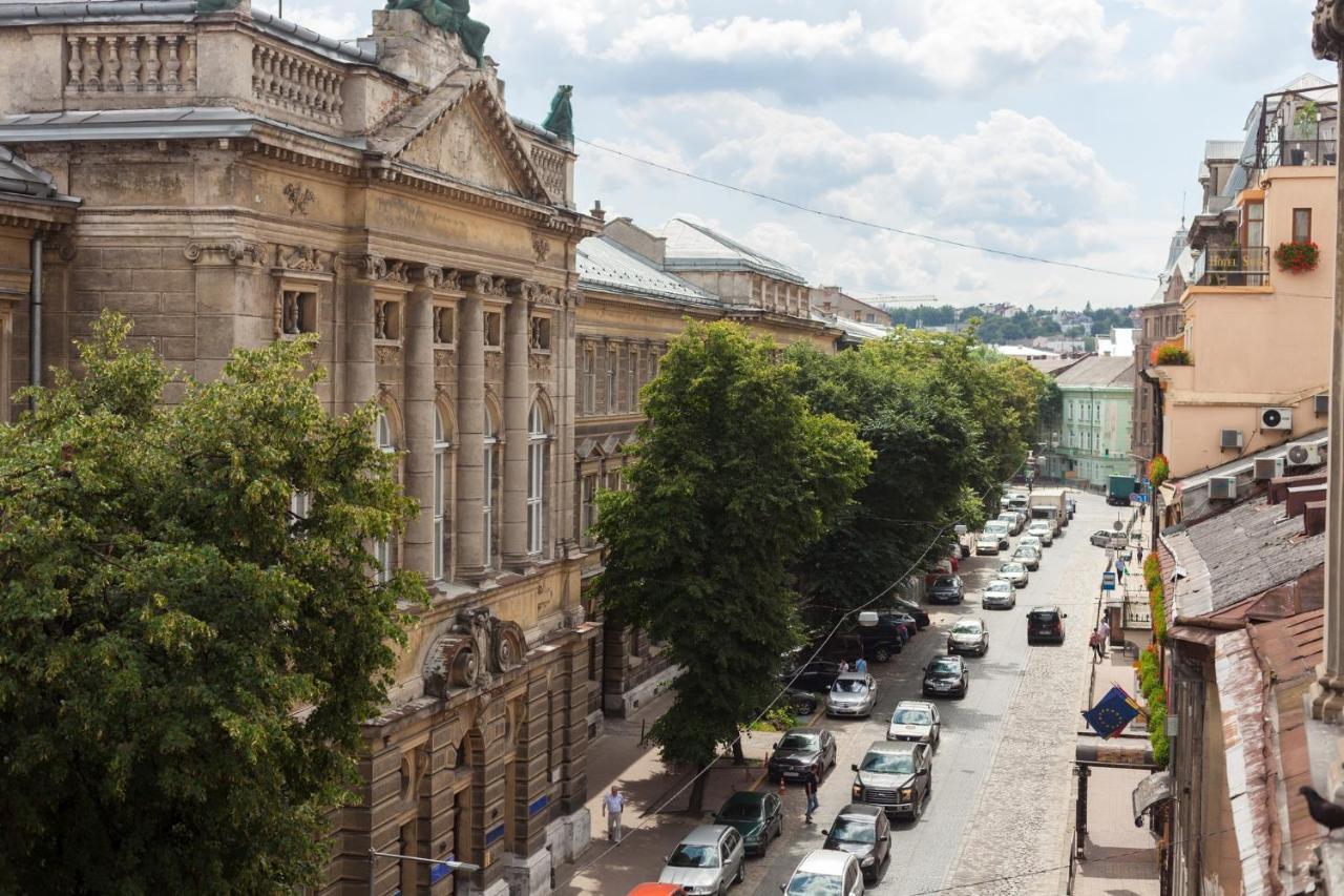 Leogrand Three Bedrooms Vip Apartments On Kniazia Romana 12 Lviv Exterior photo