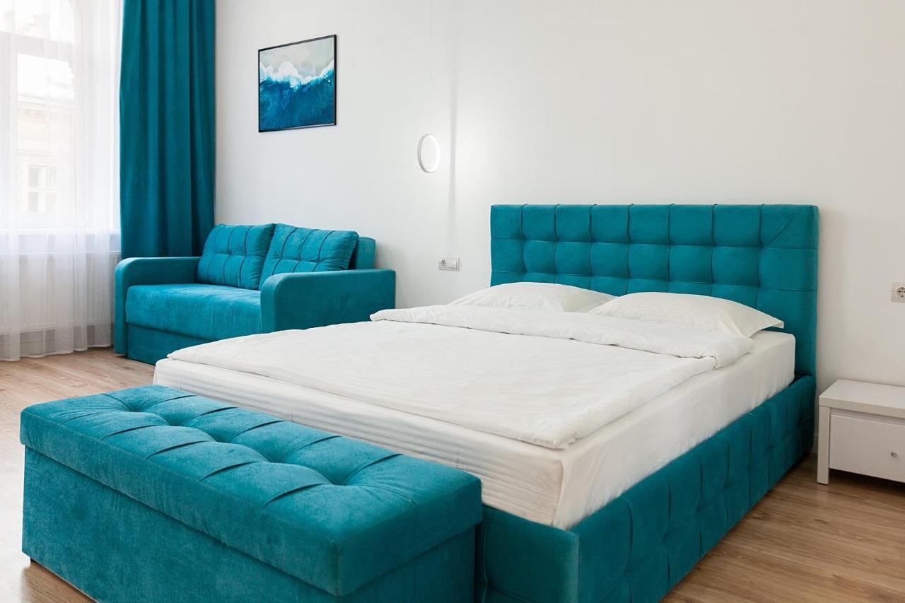 Leogrand Three Bedrooms Vip Apartments On Kniazia Romana 12 Lviv Exterior photo